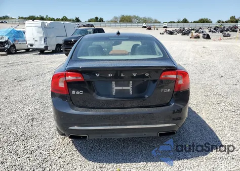 2017 Volvo S60 Premier z USA, uszkodzony, nr VIN LYV402TK7HB195474
